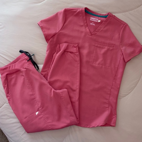 Fabletic’s scrub set X 3    🖤🩵🩷 - Picture 3 of 5